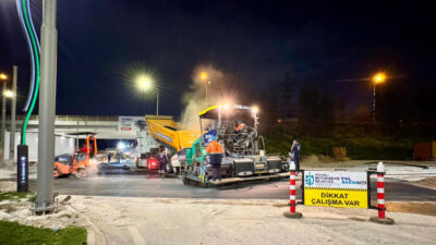 Kocaeli Büyükşehir Belediyesi, İzmit Vatan Caddesi tramvay kavşağında gece saatlerinde