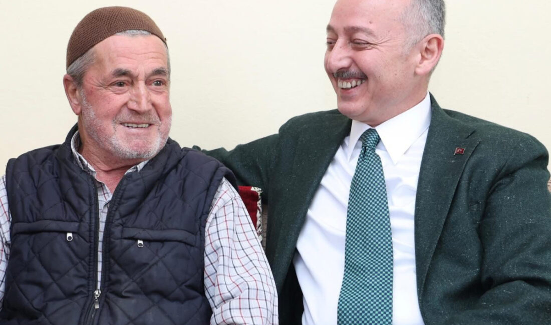Kocaeli Büyükşehir Belediye Başkanı Tahir Büyükakın, kendisini görmek isteyen ancak