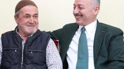 Kocaeli Büyükşehir Belediye Başkanı Tahir Büyükakın, kendisini görmek isteyen ancak