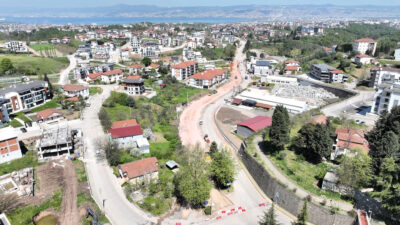 Kocaeli Büyükşehir Belediyesi, kent genelinde gerçekleştirdiği üstyapı yatırımlarıyla hem yol