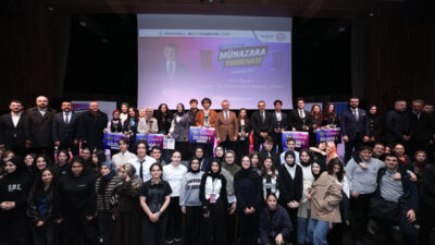 Kocaeli Büyükşehir Belediyesi’nin düzenlediği Liselerarası Büyük Münazara Turnuvası Finali büyük
