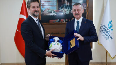 Macaristan Ankara Büyükelçisi Viktor Matis başkanlığındaki heyet, Kocaeli Büyükşehir Belediye