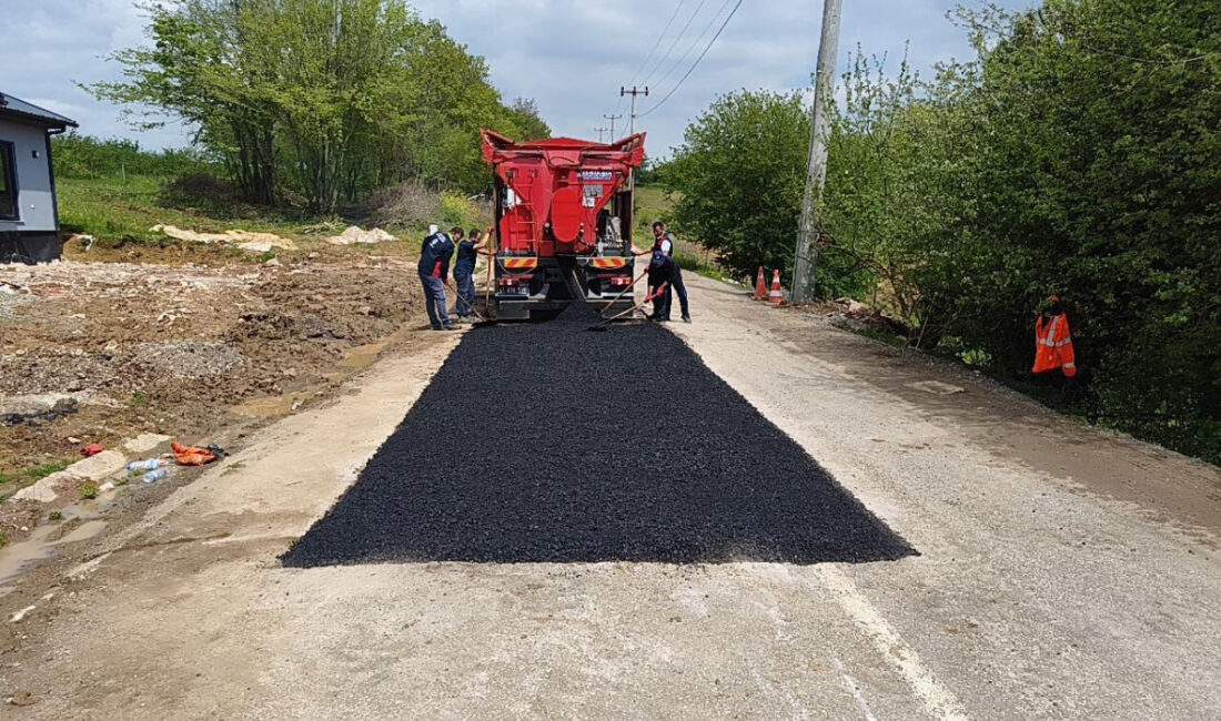 Kocaeli Büyükşehir Belediyesi, İzmit’in dört bir yanında sürdürdüğü üstyapı ve