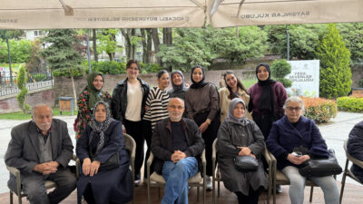 Kocaeli Büyükşehir Belediyesi bünyesinde hizmet veren Saygınlar Kulübü, farklı kuşakları