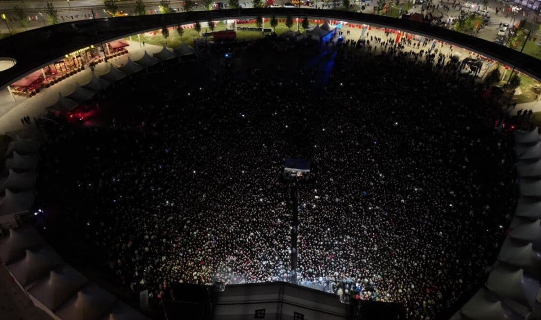 Kocaeli Büyükşehir Belediyesi’nin EnFest etkinlikleri kapsamında sahne alan ünlü rap