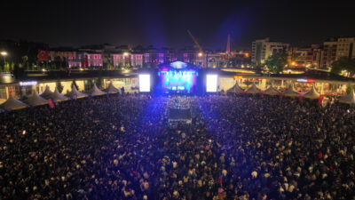 Alternatif rock müziğin sevilen gruplarından Dedublüman, EnFest etkinlikleri kapsamında Kocaeli
