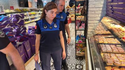 Çayırova Belediyesi Zabıta Müdürlüğü ekipleri, yaklaşan Kurban Bayramı öncesinde marketlerde