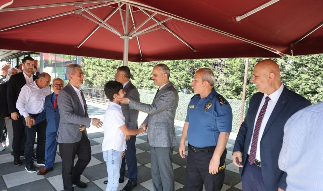Çayırova Kaymakamlığı ve Çayırova Belediyesi’nin birlikte gerçekleştirdiği, Geleneksel Kent Bayramlaşması