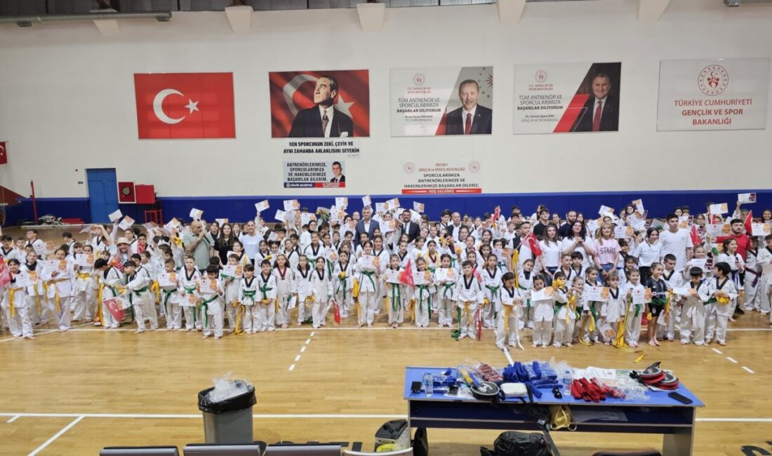 Gölcük Belediyespor bünyesindeki Taekwondo branşında bulunan 305 sporcu, düzenlenen törenle