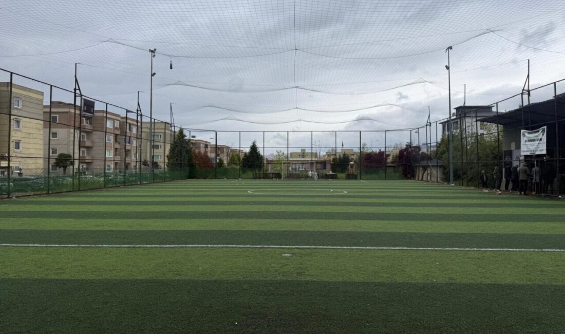 Fatma Başkan, Alikahya’daki spor tesisinin belediyeye devrinin tamamlandığını belirterek, tesisin