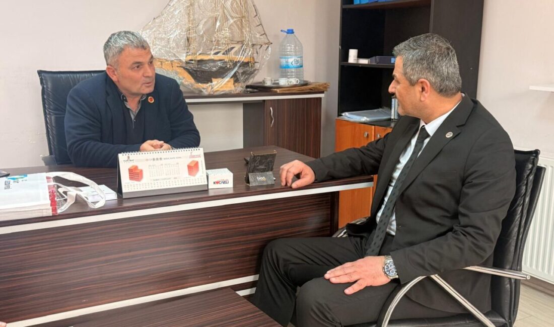 İzmit Belediye Başkan Yardımcısı Lütfü Obuz ve Muhtarlık İşleri Müdürü