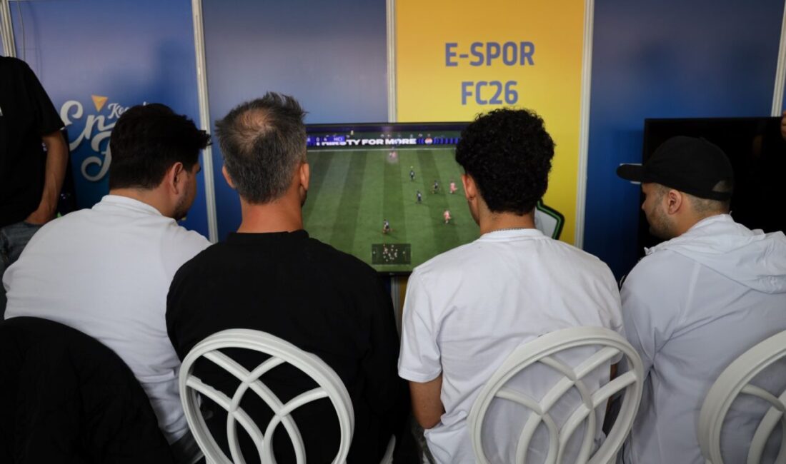 Kocaeli Büyükşehir Belediyesi’nin EnFest etkinlikleri kapsamında düzenlediği ödüllü FC26 turnuvasında