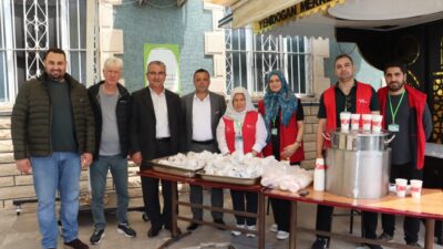 İzmit Belediyesi, Yenidoğan Merkez Camii’nde Cuma Namazı sonrası cemaat ile