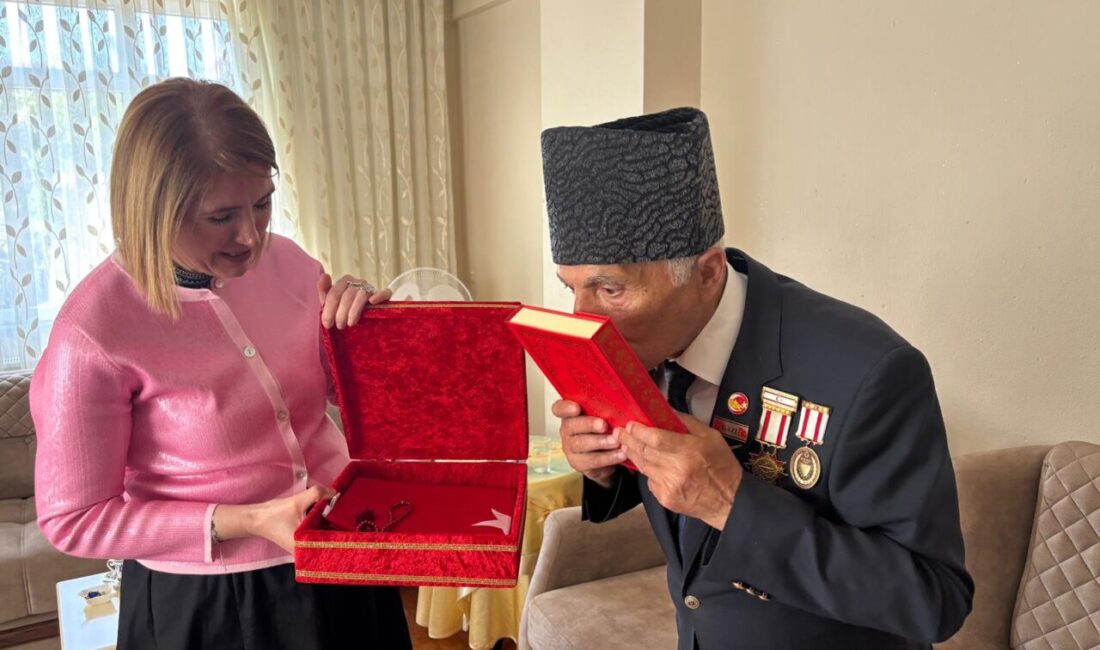 İzmit Belediyesi, Darıca’da ikamet eden Kıbrıs Gazileri İlbeyi Özkan ve