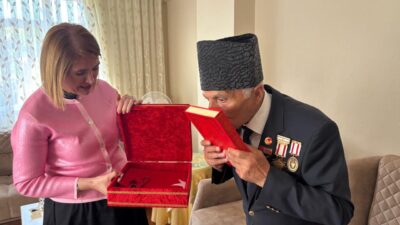 İzmit Belediyesi, Darıca’da ikamet eden Kıbrıs Gazileri İlbeyi Özkan ve