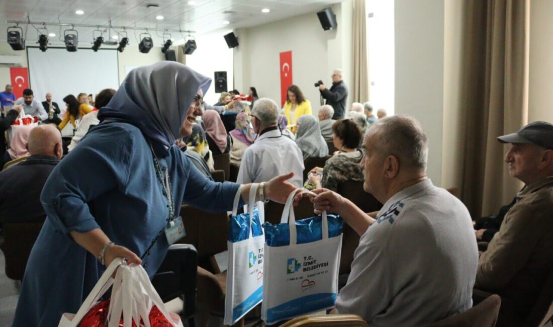İzmit Belediyesi, Anneler Günü kapsamında Kocaeli Huzurevi’ni ziyaret ederek huzurevi