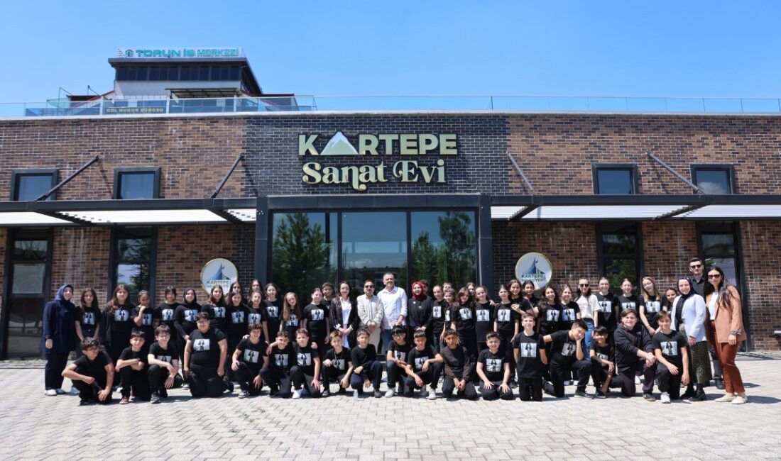 Kartepe Belediyesi Sanat Evi’nde, Hasanpaşa Ortaokulu öğrencileri tarafından hazırlanan “Barış