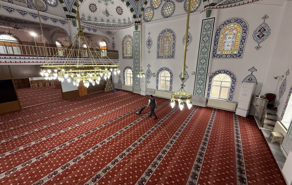 Kartepe Belediyesi’nin ilçe genelindeki cami ve ibadethanelerde düzenli olarak sürdürdüğü