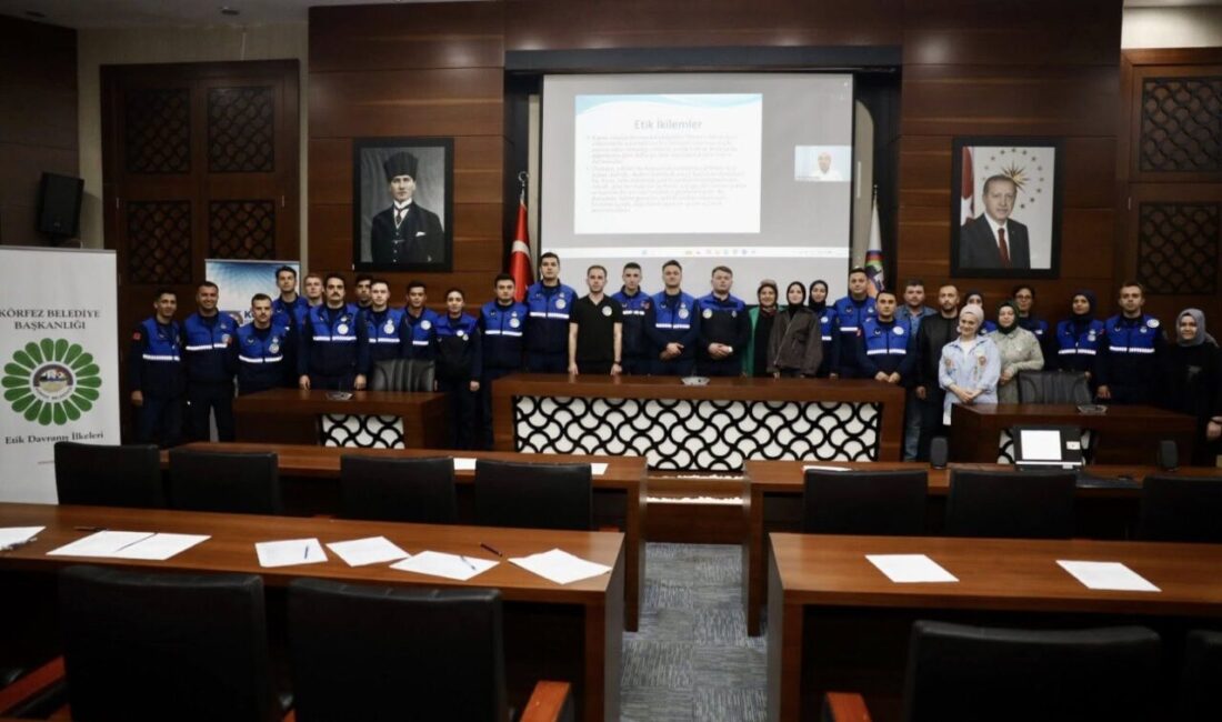Körfez Belediyesi’nde ‘Etik Haftası’ etkinlikleri kapsamında personele yönelik eğitim verildi.