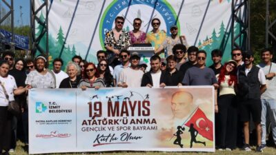 İzmit Belediyesinin Sarısu’da düzenlediği 19 Mayıs Gençlik Festivali’nde gençler, spor