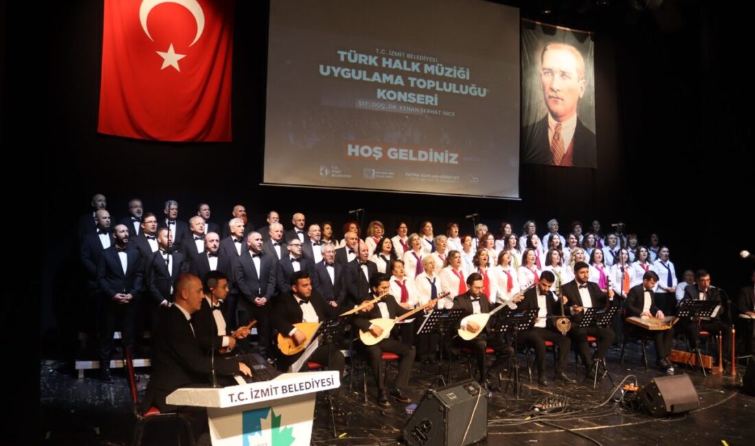 İzmit Belediyesi Türk Halk Müziği Uygulama Topluluğu’nun Süleyman Demirel Kültür