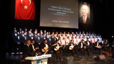İzmit Belediyesi Türk Halk Müziği Uygulama Topluluğu’nun Süleyman Demirel Kültür