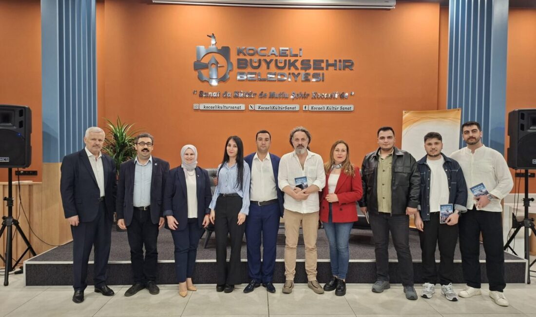 Şair – Yazar Sinan Ulaş Dolaşık Sanat Kafe’de düzenlenen imza