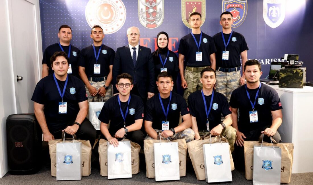 Kocaeli Üniversitesi bünyesinde faaliyet gösteren Kılavuz AURA Takımı, geliştirdiği insansız