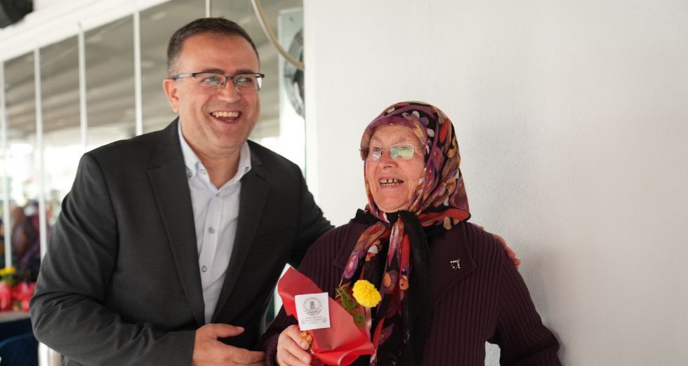Derince Belediyesi’nin hizmete sunduğu Senin Kafen Genç, yaklaşan Anneler Günü