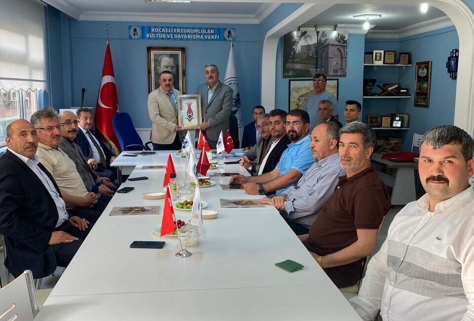 İl Milli Eğitim Müdürü Emrullah Aydın, Kocaeli Erzurumlular Vakfı’na iade-i