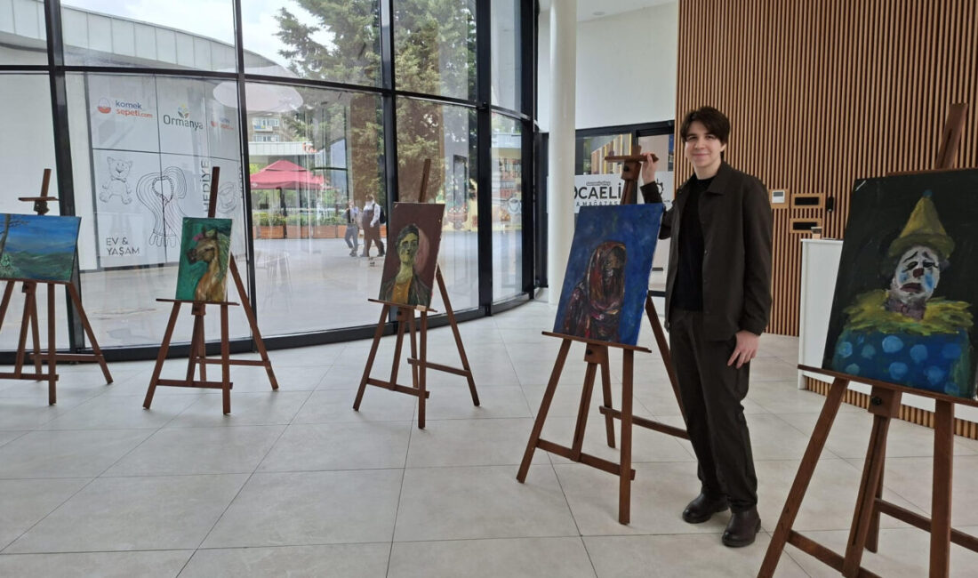 17 yaşındaki Derinceli genç yazar ve ressam Yusuf Emir Sudan,