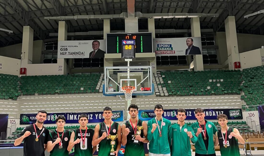 Çayırova Belediyesi Eğitim Spor Kulübü’nün U-18 3x3 Basketbol takımı, Kocaeli’ni
