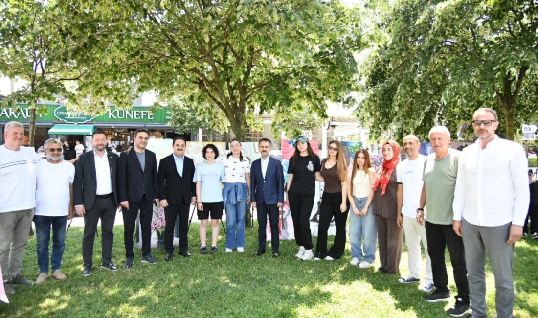 Vali Aktaş, Servetiye Cephesi Anadolu Lisesi resim sergisini ziyaret etti
