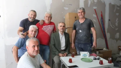 Çayırova Belediye Başkanı Bünyamin Çiftçi, güne Fatih Caddesi’nde esnaf ziyareti
