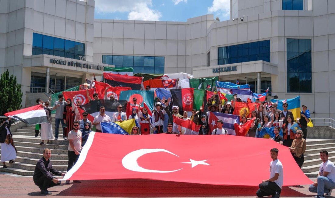 Kocaeli Büyükşehir Belediyesi’nin İzmit Kent Meydanı’nda gerçekleştirdiği “Uluslararası Kültür Buluşması”