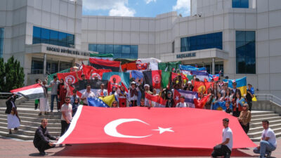 Kocaeli Büyükşehir Belediyesi’nin İzmit Kent Meydanı’nda gerçekleştirdiği “Uluslararası Kültür Buluşması”
