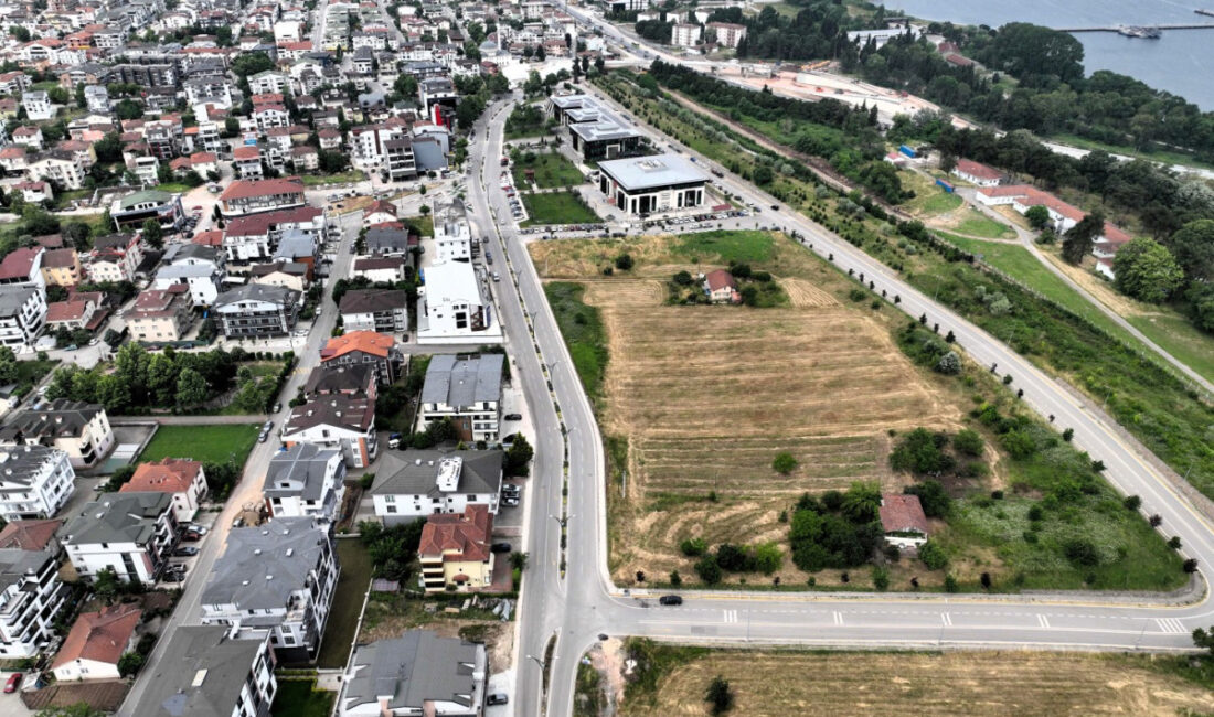 Kocaeli Büyükşehir Belediyesi’nin Başiskele ilçesinde yürüttüğü üstyapı yenileme çalışmaları kapsamında