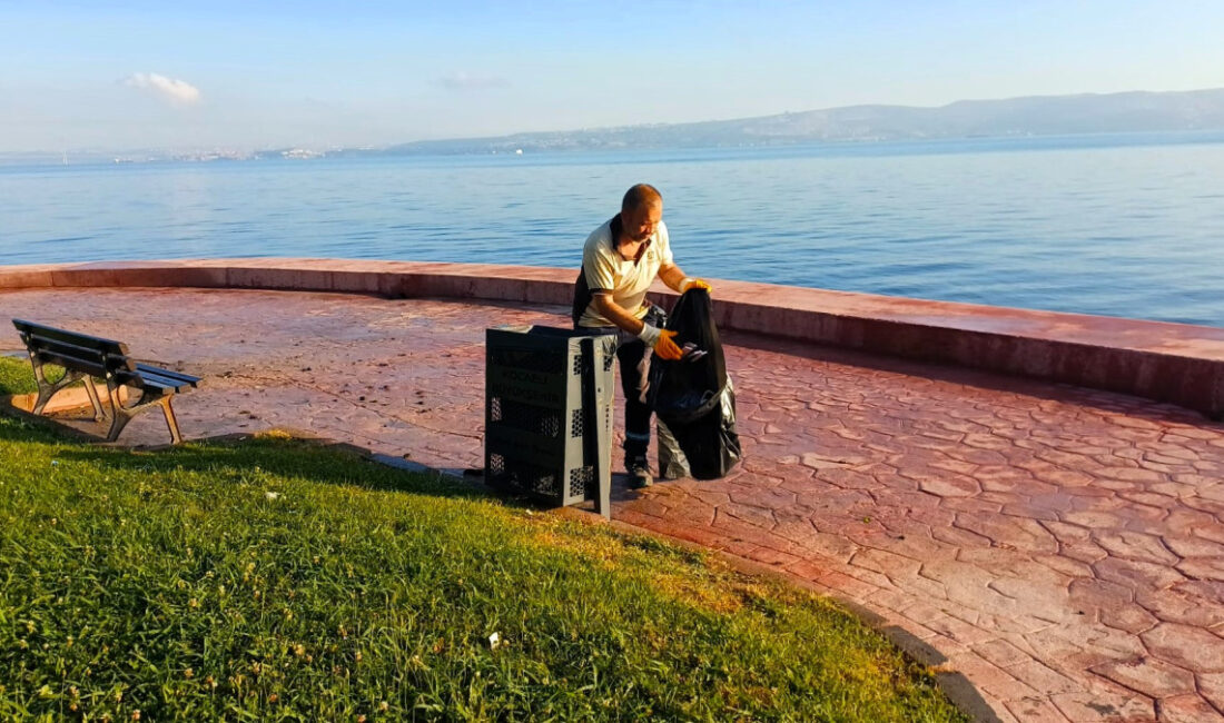 Kocaeli Büyükşehir Belediyesi, Başiskele sahilinde temizlik ve bakım çalışmalarını aralıksız