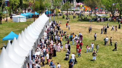 Kocaeli Büyükşehir Belediyesi tarafından çocuklara karne hediyesi olarak düzenlenen Karneval
