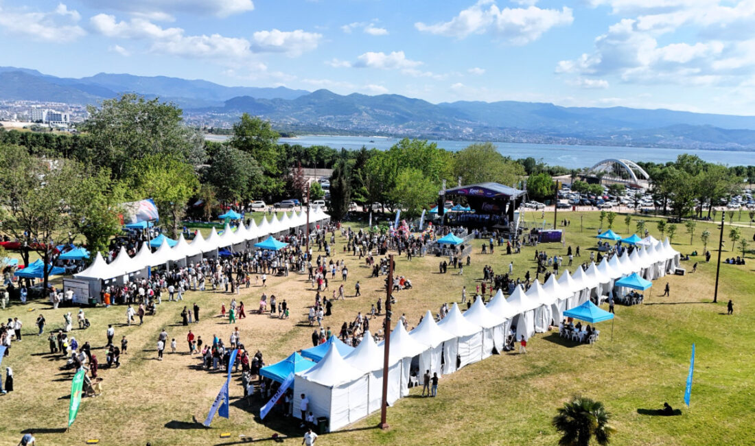 Kocaeli Büyükşehir Belediyesi’nin İzmit Millet Bahçesi’nde düzenlediği Karneval Çocuk Şenliği’nde