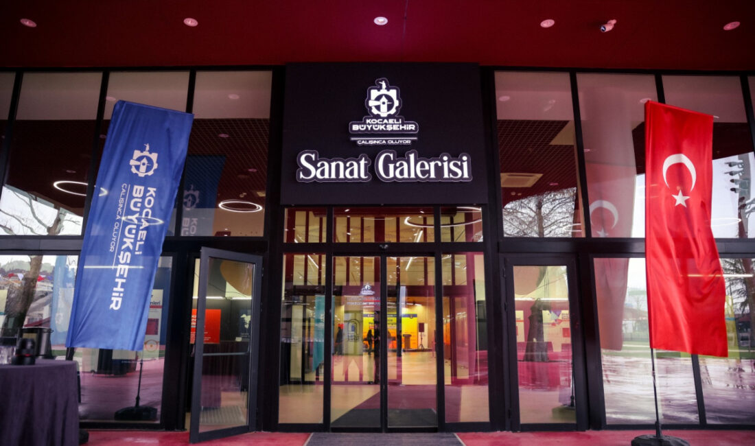 Kocaeli Büyükşehir Belediyesi’nin dönüşümünü tamamlayarak kente kazandırdığı İzmit Millet Bahçesi