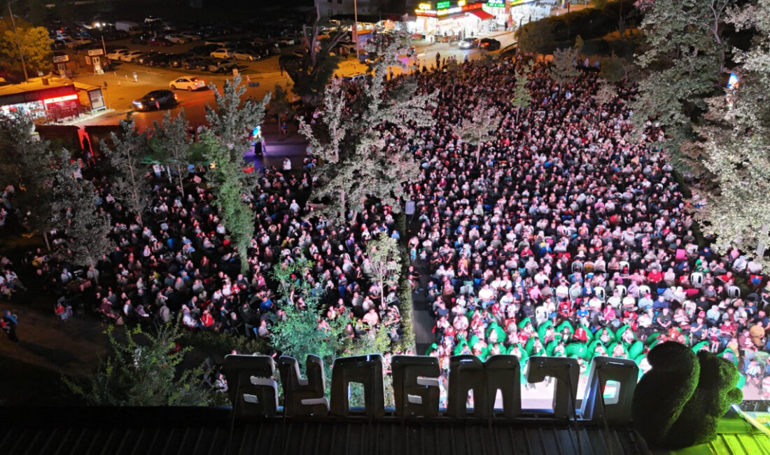 Kocaeli Büyükşehir Belediyesi, Ormanya’da başlattığı açık hava sinemasıyla yaz akşamlarını