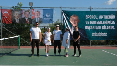 Kocaeli Büyükşehir Belediyesi tarafından gerçekleştirilen Herkes İçin Spor Tenis Turnuvası’nda