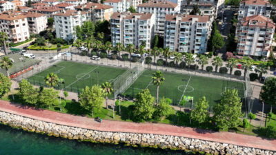 Kocaeli Büyükşehir Belediyesi, kent genelindeki spor alanlarını daha modern ve