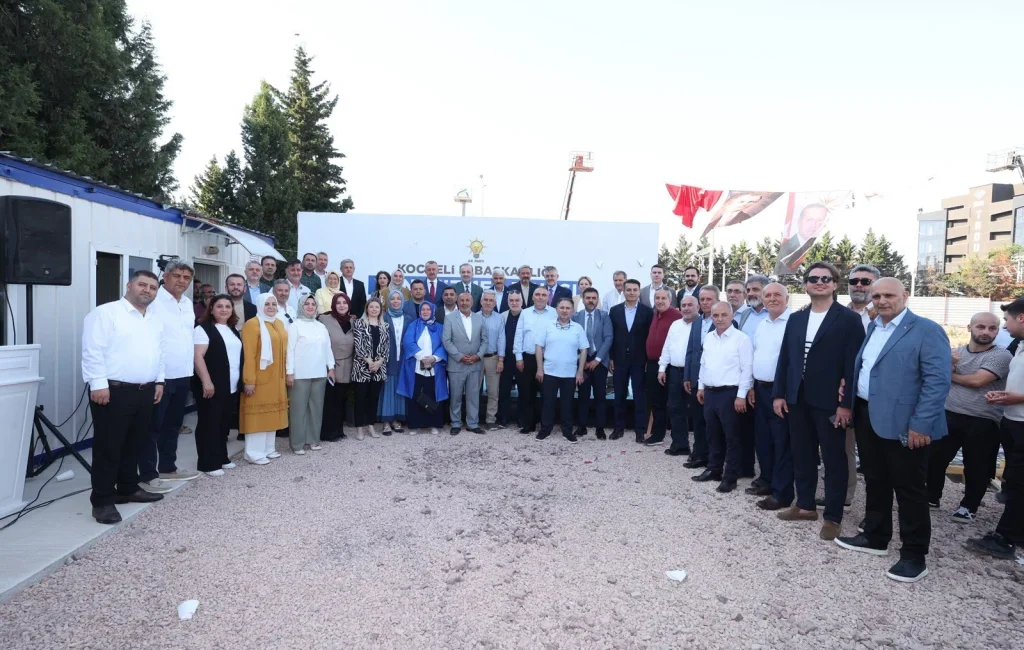 AK Parti Kocaeli İl Başkanlığı, teşkilatın yoğun katılımıyla yeni hizmet