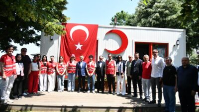 Vali Aktaş, Kızılay Başiskele'nin 3. Geleneksel Kan Bağışı Programına Katıldı

