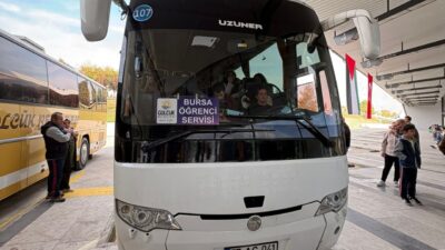 Gölcük Belediyesi, üniversite öğrencilerine yönelik sürdürdüğü ücretsiz ulaşım desteği ile