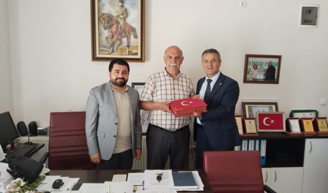 İzmit Belediyesi Başkan Yardımcısı Lütfü Obuz ile Muhtarlık İşleri Müdürü