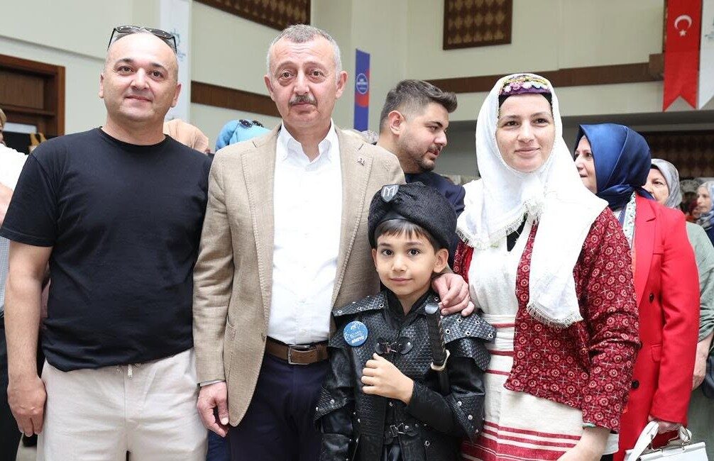 Kocaeli Büyükşehir Belediye Başkanı Tahir Büyükakın, KO-MEK Karamürsel ilçe sergisinde