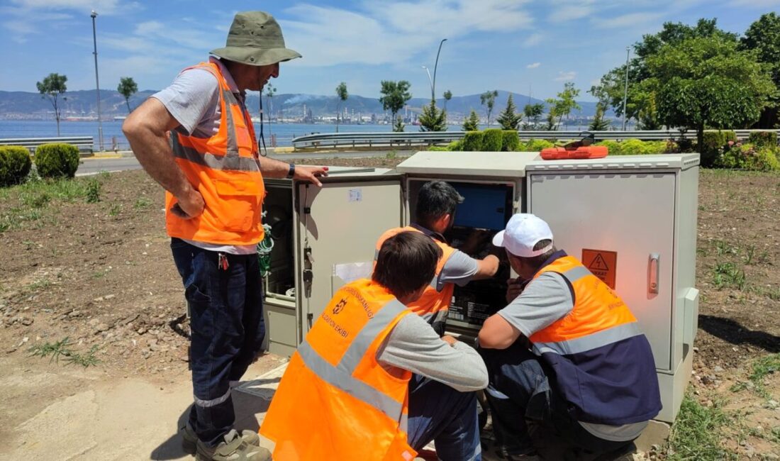 Kocaeli Büyükşehir Belediyesi ekipleri, kent genelinde bulunan 269 sinyalizasyon kavşağında